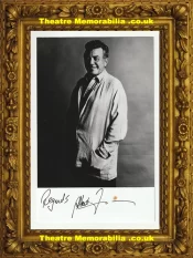 Albert Finney Autograph Signed Picture – SkyFall