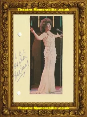  Shirley Bassey Autograph Signed Picture – Genuine - Theatre Memorabilia - Theatre Programmes Theatre Memorabilia - Theatre Programmes