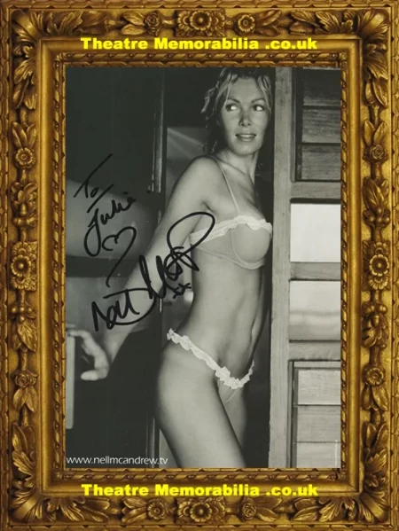  Nell McAndrew Autograph Signed Picture Card - Theatre Memorabilia - Theatre Programmes Theatre Memorabilia - Theatre Programmes