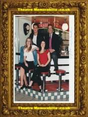  Henry Winkler Autograph Signed Picture – Happy Days TV Show - Theatre Memorabilia - Theatre Programmes Theatre Memorabilia - Theatre Programmes