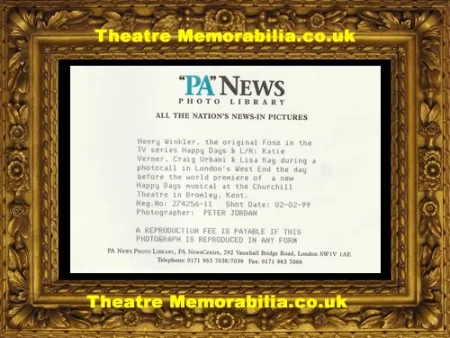  Henry Winkler Autograph Signed Picture – Happy Days TV Show - Theatre Memorabilia - Theatre Programmes Theatre Memorabilia - Theatre Programmes