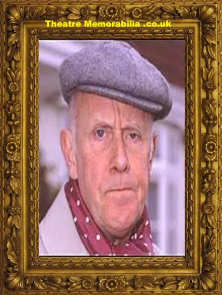 Richard Wilson Autograph Signed – Victor Meldrew