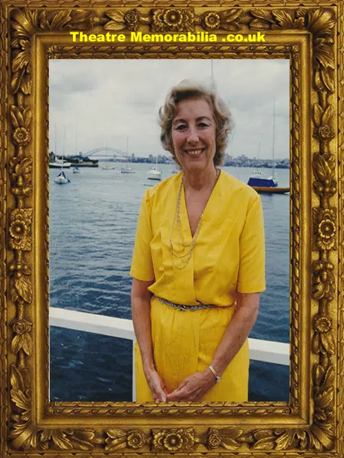 Vera Lynn Autograph Signed Picture Photograph