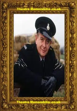 Derek Fowlds Autograph Signed – Oscar Blaketon Heartbeat