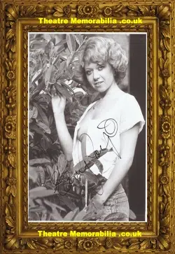 Elaine Paige Autograph Signed Glossy B/W Picture Photograph