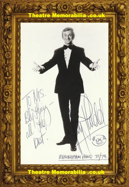 Roy Hudd Signed Autograph + Picture – Singer 1973